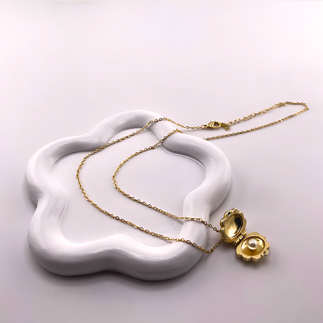 Kinetic Necklaces